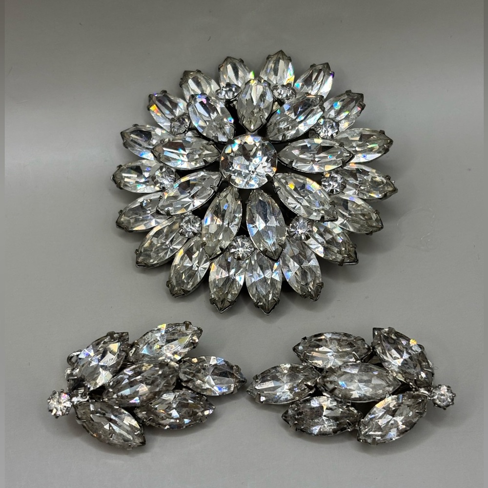 Vintage Weiss Large Round Convertible Brooch & Cluster Clip Earrings Clear